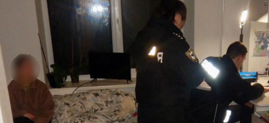 Сімейний конфлікт завершився ножовим пораненням: поліцейські затримали жінку