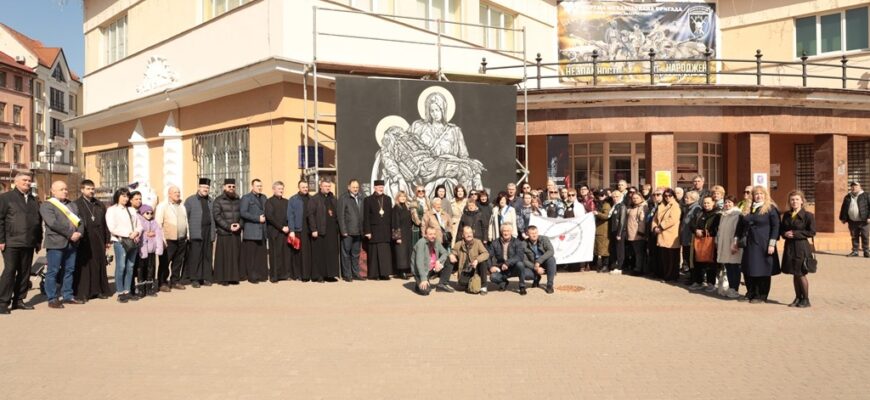 В Івано-Франківську презентували творчу роботу, присвячену загиблим воїнам