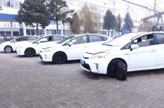 Поліція передала університету нафти і газу п’ять автомобілів-гібридів. Відео