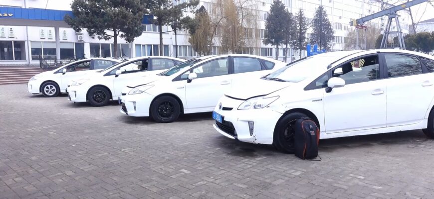 Поліція передала університету нафти і газу п’ять автомобілів-гібридів. Відео