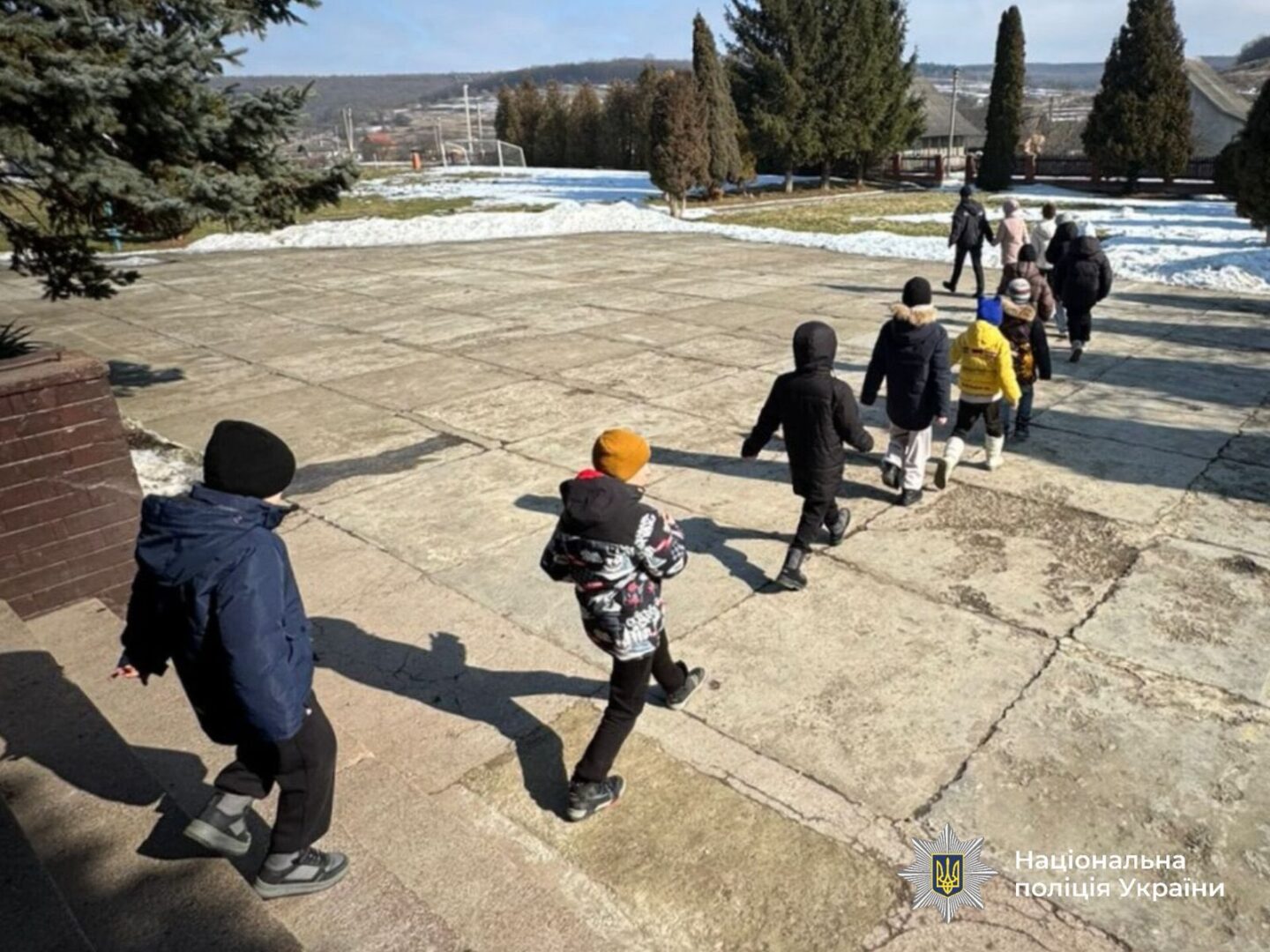 shlzhrlzh - Поліцейські відпрацювали алгоритм евакуації в Узинській гімназії - rai.ua