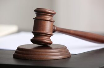 Преміювала сама себе на майже 400 тисяч гривень: судитимуть ексначальницю відділу освіти