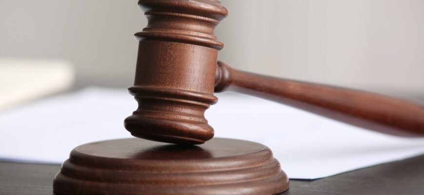 Преміювала сама себе на майже 400 тисяч гривень: судитимуть ексначальницю відділу освіти