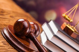 Хабарі від іноземців та підробка документів: судитимуть посадовців міграційної служби