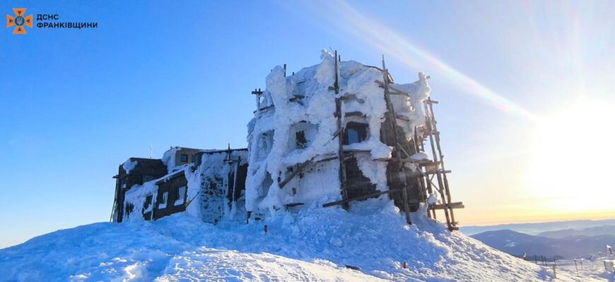 На вершину гори Піп Іван Чорногірський весна ще не прийшла