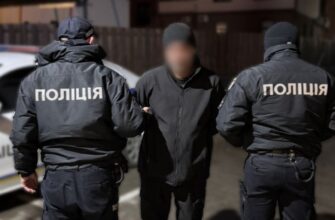 Завдав ножових поранень сусіду: поліцейські затримали підозрюваного