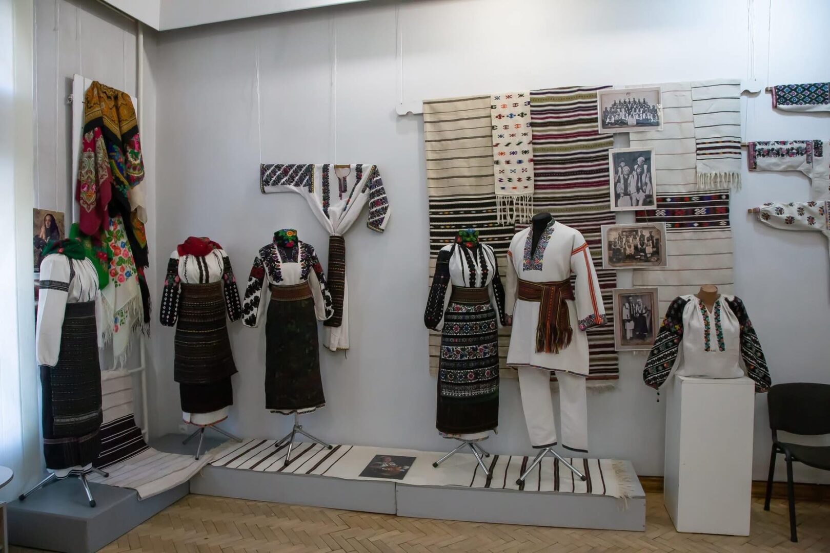 ufnfi - У музеї Гуцульщини відкрили виставку унікальних борщівських сорочок - rai.ua