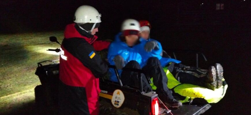 Рятувальники надали допомогу травмованій туристці у гірській місцевості