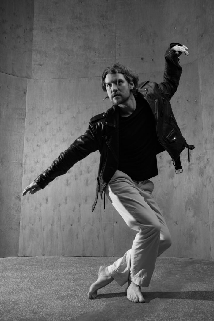 5566 - Артист Anthal презентував музичний експеримент «Dans la rue» - rai.ua