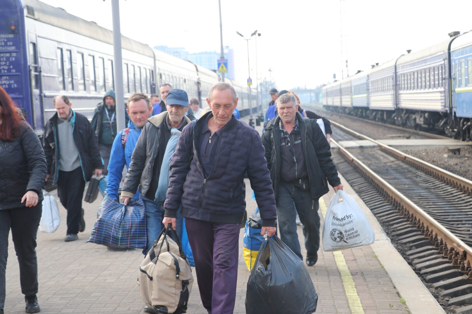 amnvsch - На Прикарпаття прибув евакуаційний потяг з Донецької області - rai.ua