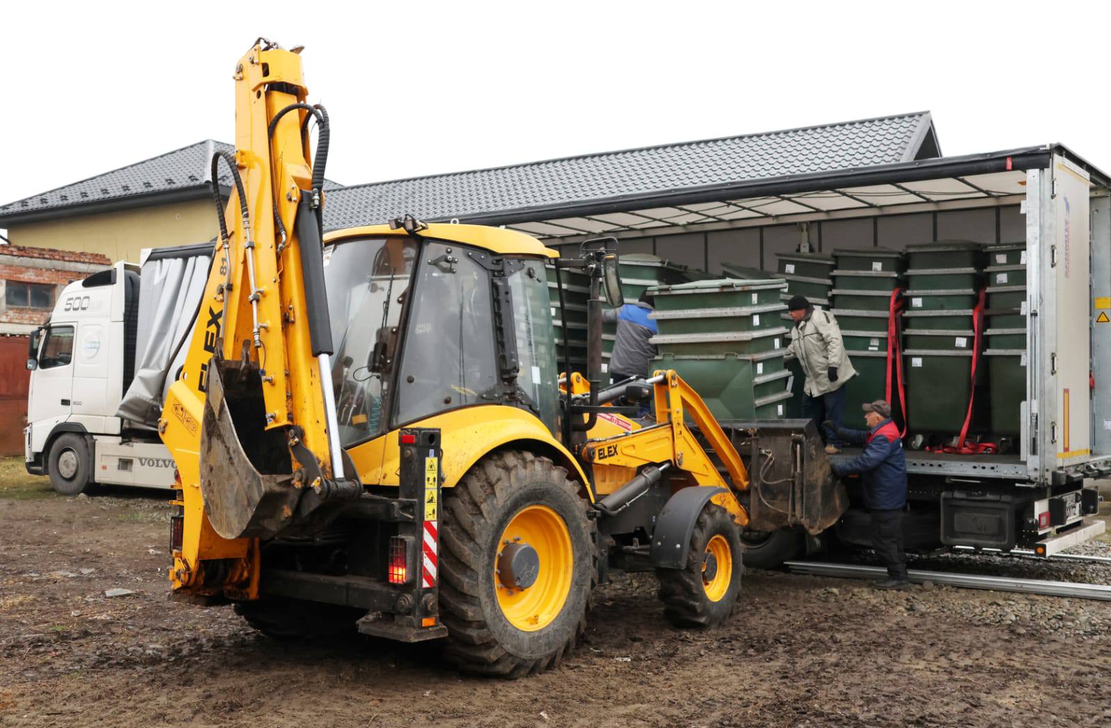 apmnrsalb - Тисмениця отримала контейнери для збору відходів від Швеції - rai.ua