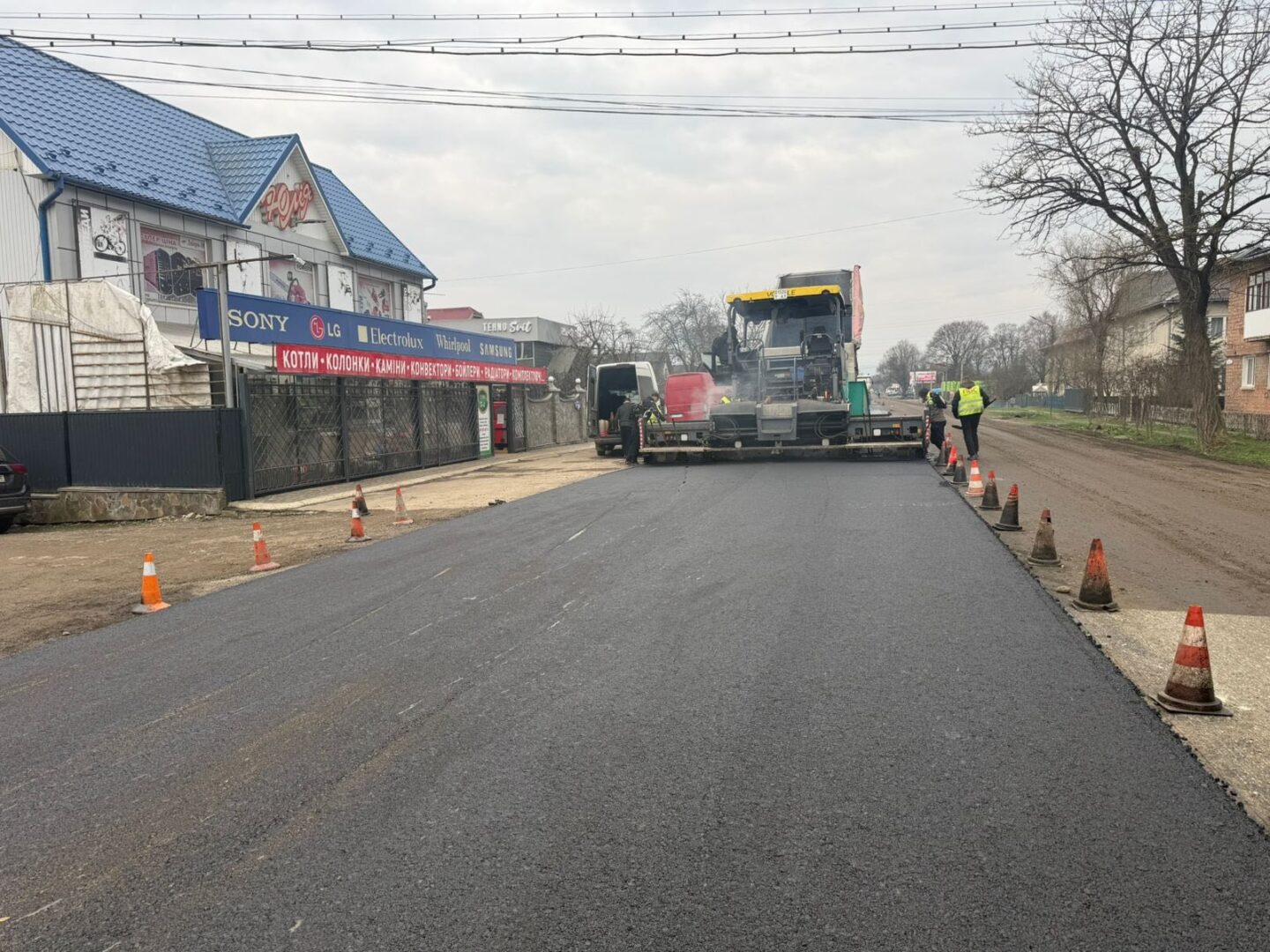 lshchzhrtie - Дорожні служби продовжують ремонтні роботи на автошляхах Прикарпаття - rai.ua