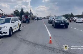 Mazda та маршрутний автобус: у Долинській громаді трапилась ДТП