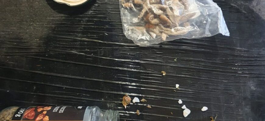 На Прикарпатті співмешканці збували психотропи через поштомати