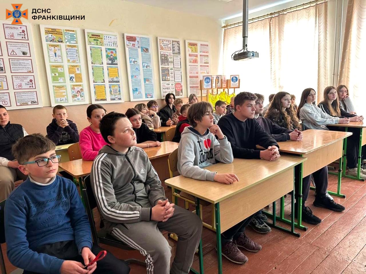 oshlrzh - Офіцери-рятувальники провели уроки мінної безпеки для школярів Прикарпаття - rai.ua