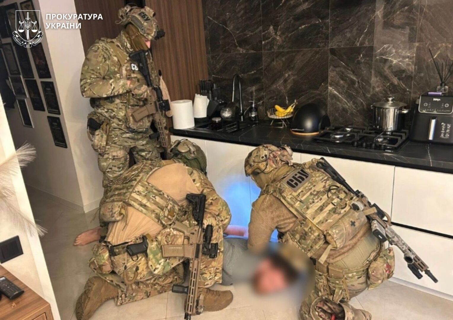 oshzrzh - 150 тис. доларів в обмін на спокій: в Івано-Франківську викрито рекетира - rai.ua