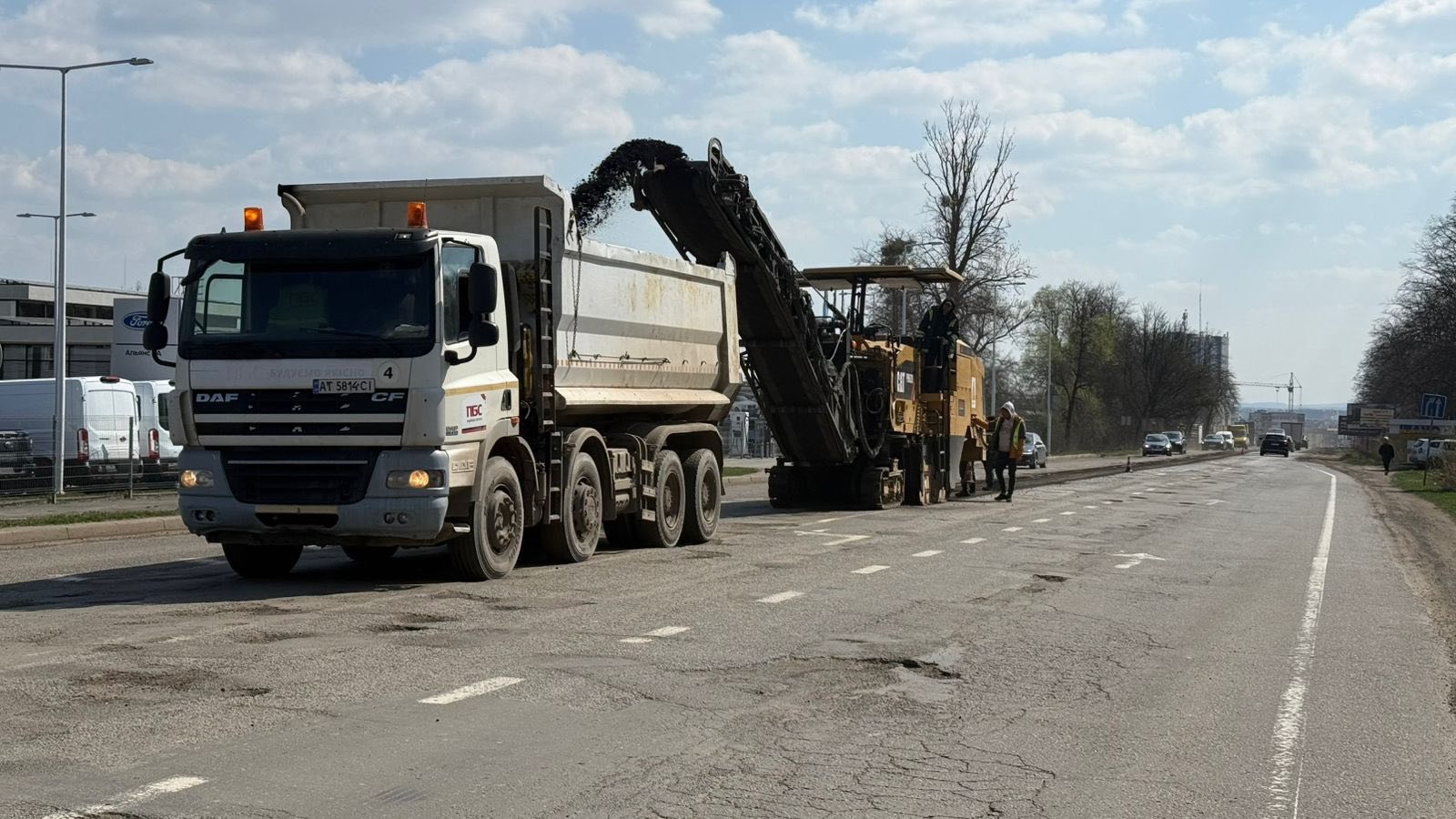 ozhshyr - Дорожні служби продовжують ремонтні роботи на автошляхах Прикарпаття - rai.ua