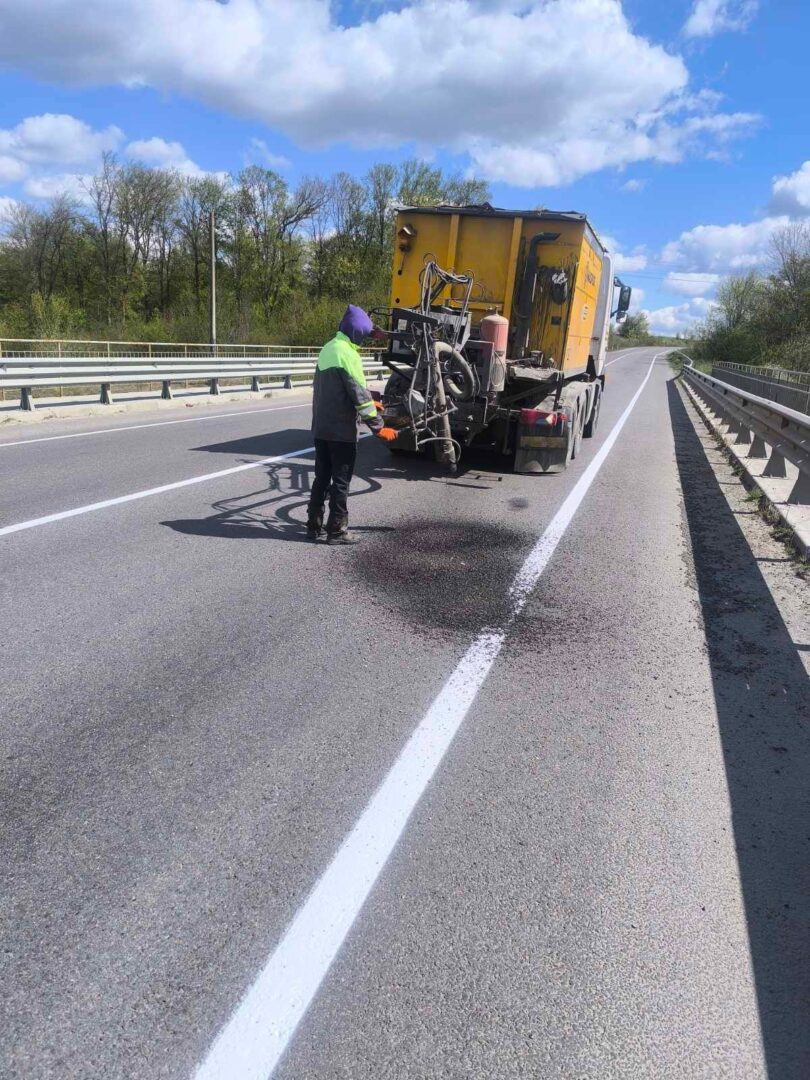 pmgdb - Ремонтують дорогу в селищі Лисець на трасі Н-09 Мукачево – Львів - rai.ua