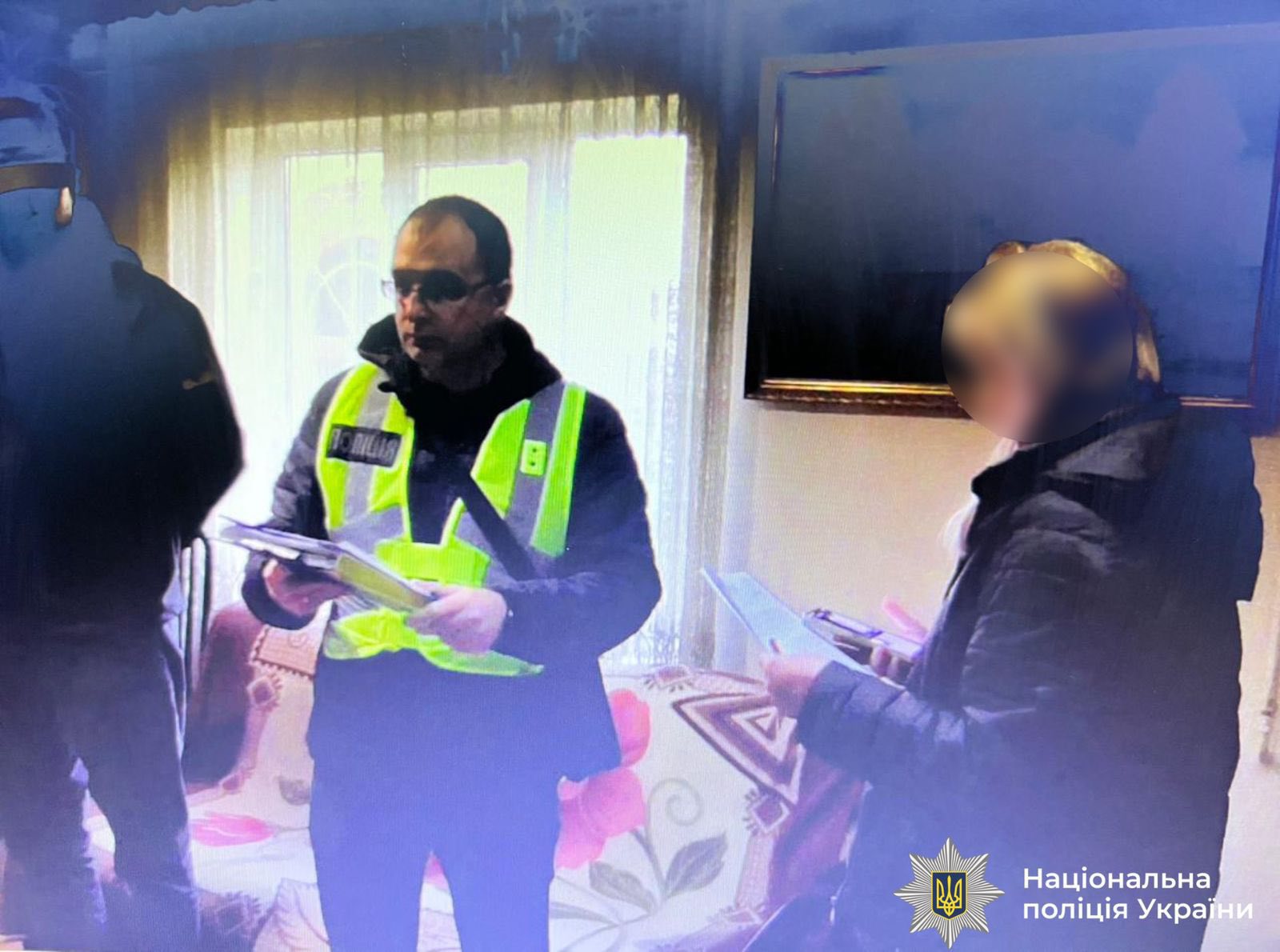 pmglrml - На Косівщині затримали жінку за поширення комуністичної символіки - rai.ua