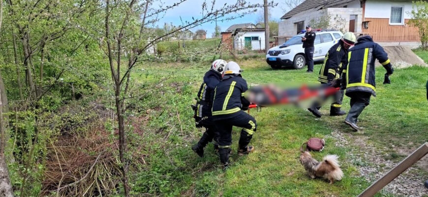 У селі Боднарів рятувальники вилучили тіло чоловіка з водойми