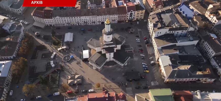 В Івано-Франківську розглядають ідею запуску комунального транспорту біля Ратуші. Відео