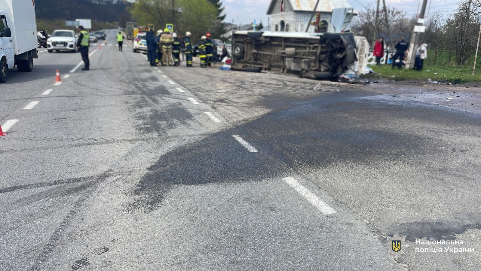 rchsot - Mazda та маршрутний автобус: у Долинській громаді трапилась ДТП - rai.ua