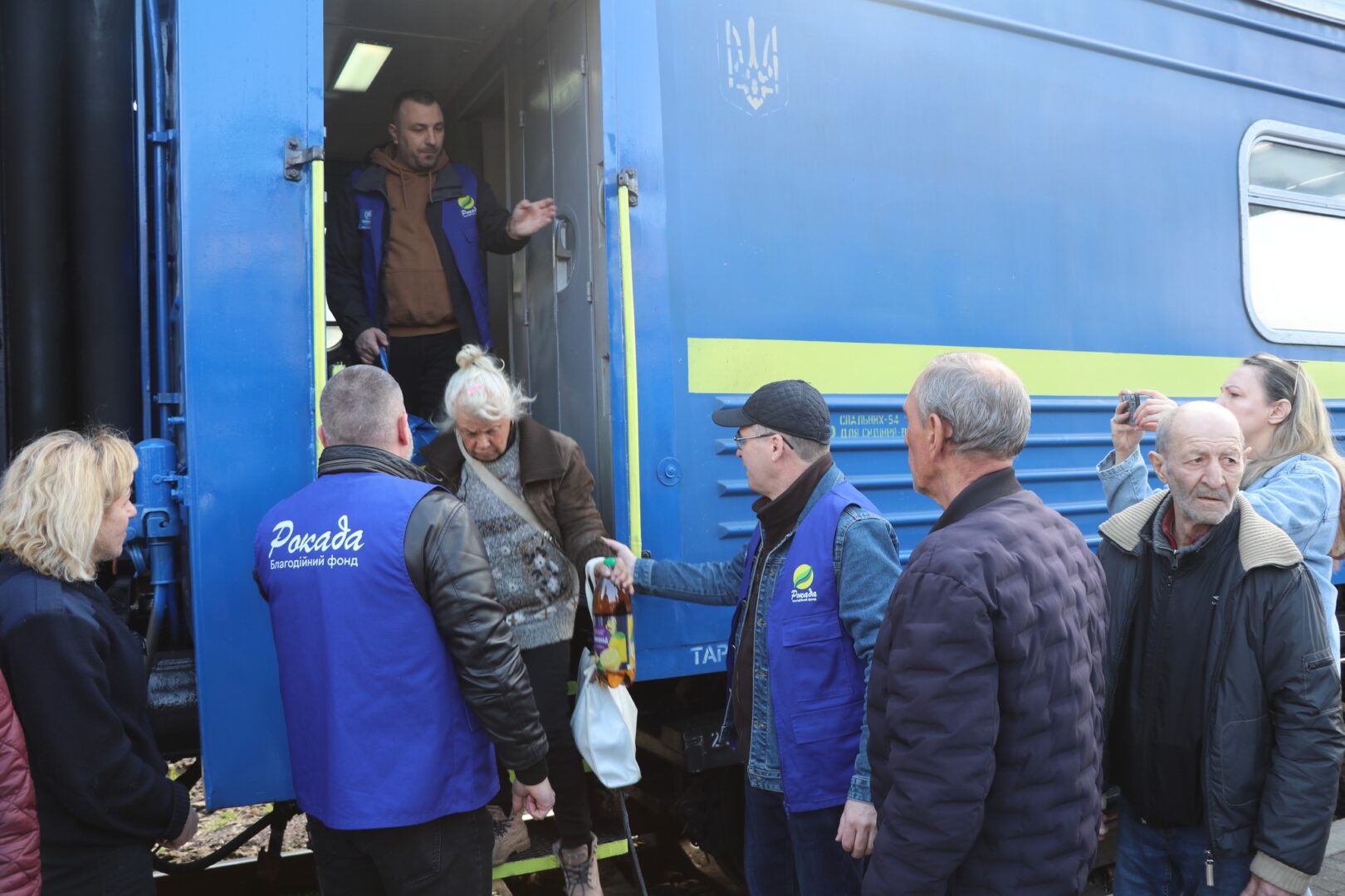 slsl - На Прикарпаття прибув евакуаційний потяг з Донецької області - rai.ua