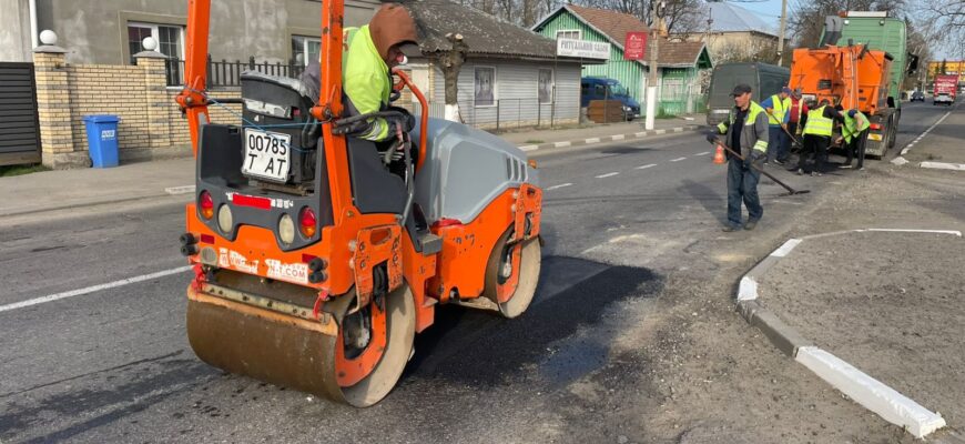 На Прикарпатті першочергово відновлюються дороги державного значення
