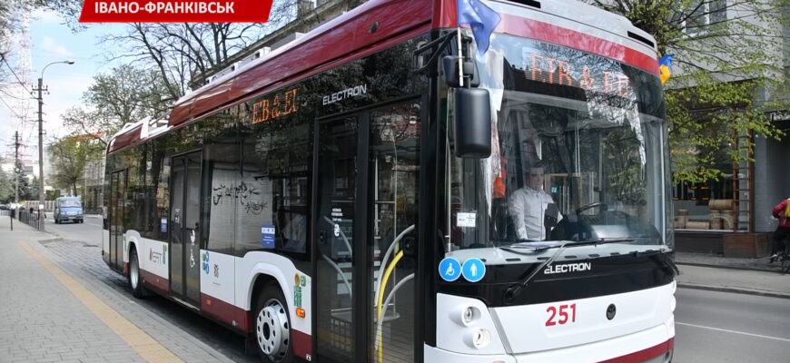 Міжнародні партнери протестували дуобуси на новому маршруті. Відео