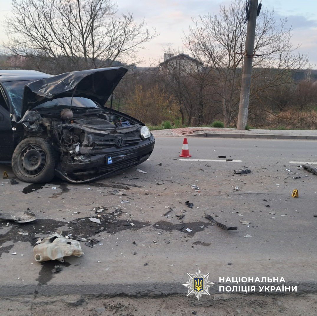 tshrtzhie - П’ятеро травмованих у ДТП на Прикарпатті: поліцейські розпочали розслідування - rai.ua