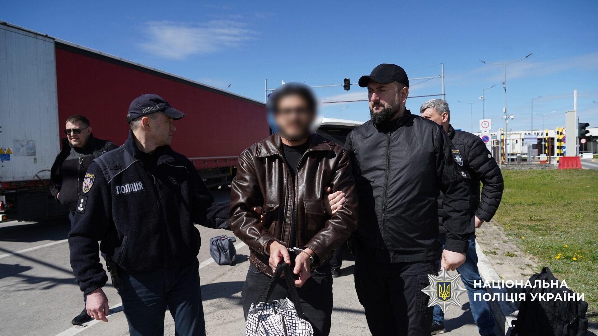 vayiry - Поліцейські екстрадували з Естонії організатора масштабної шахрайської схеми - rai.ua