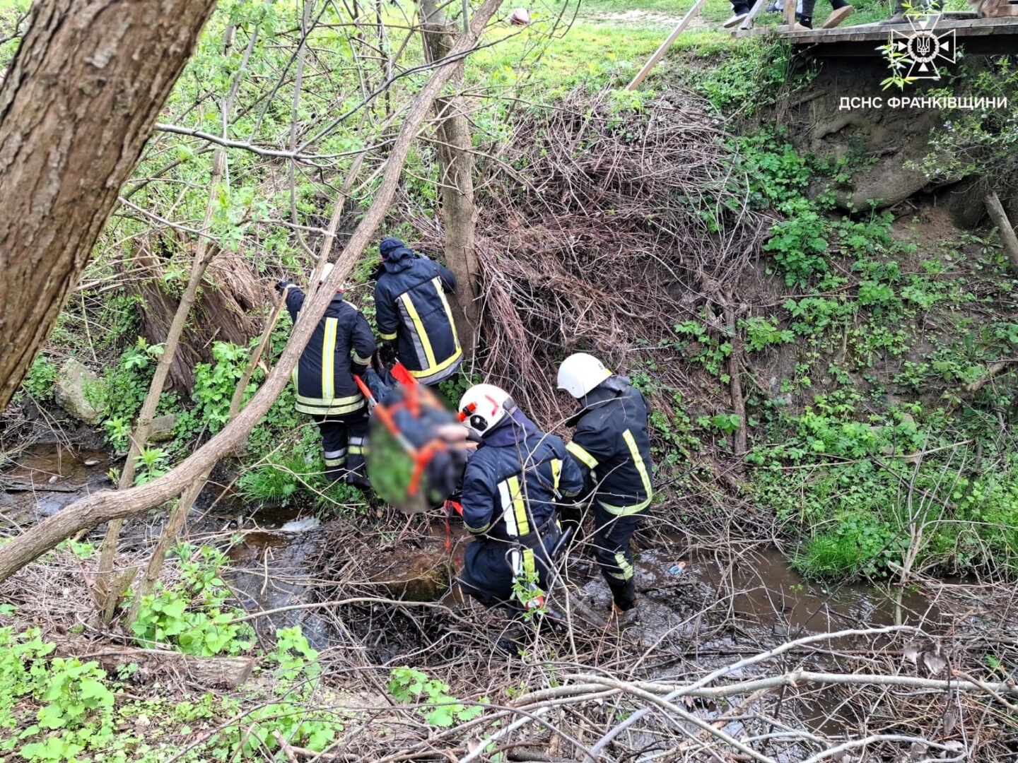 yrpygozhiur - У селі Боднарів рятувальники вилучили тіло чоловіка з водойми - rai.ua