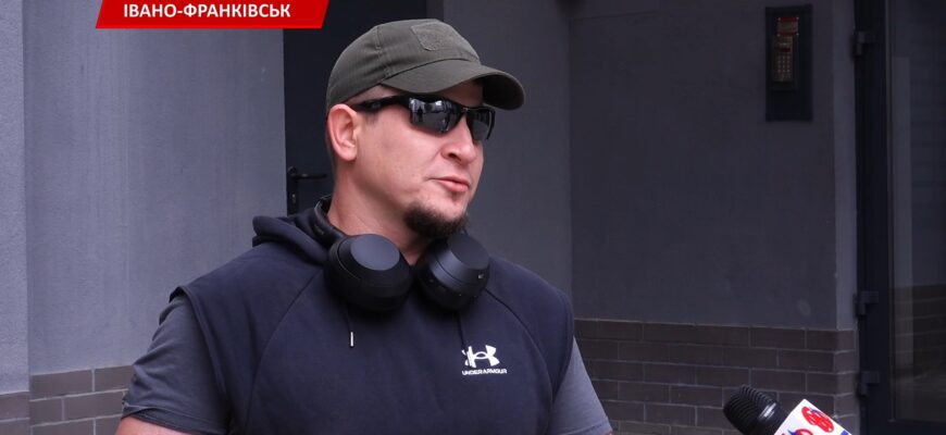 Звичайний тротуар, який перетворюється на перешкоду: історія ветерана Артема Передереєва