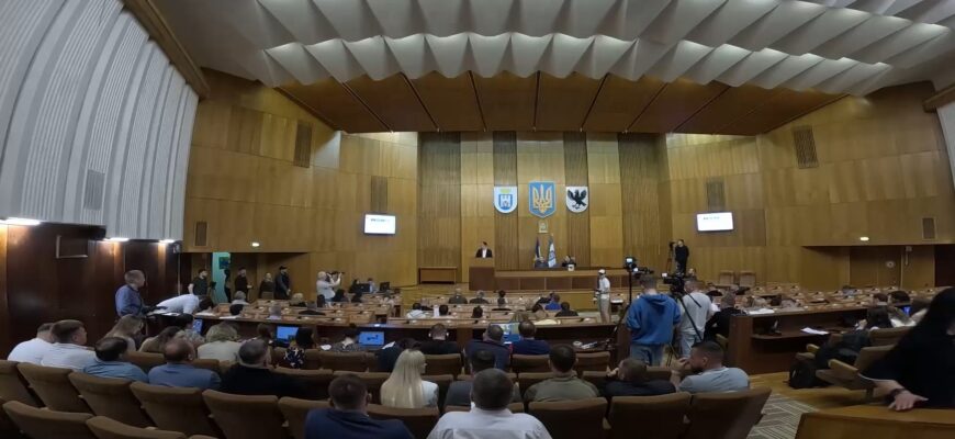 В Івано-Франківську відбулася позачергова 61 сесія міської ради. Відео