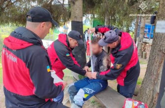 На Косівщині рятувальники надали допомогу травмованому чоловіку в горах