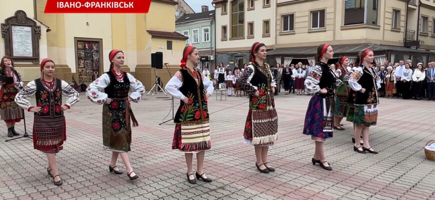 Як в Івано-Франківську відзначили День вишиванки? Відео