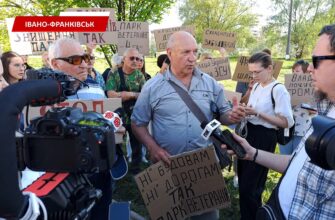 В Івано-Франківську відбувся протест проти будівництва дороги біля міського озера. Відео