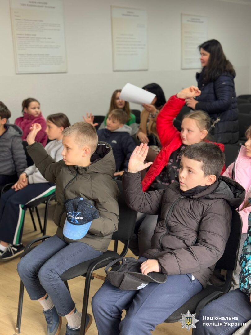 ollr - Ліцеїсти Івано-Франківська побували у поліції - rai.ua