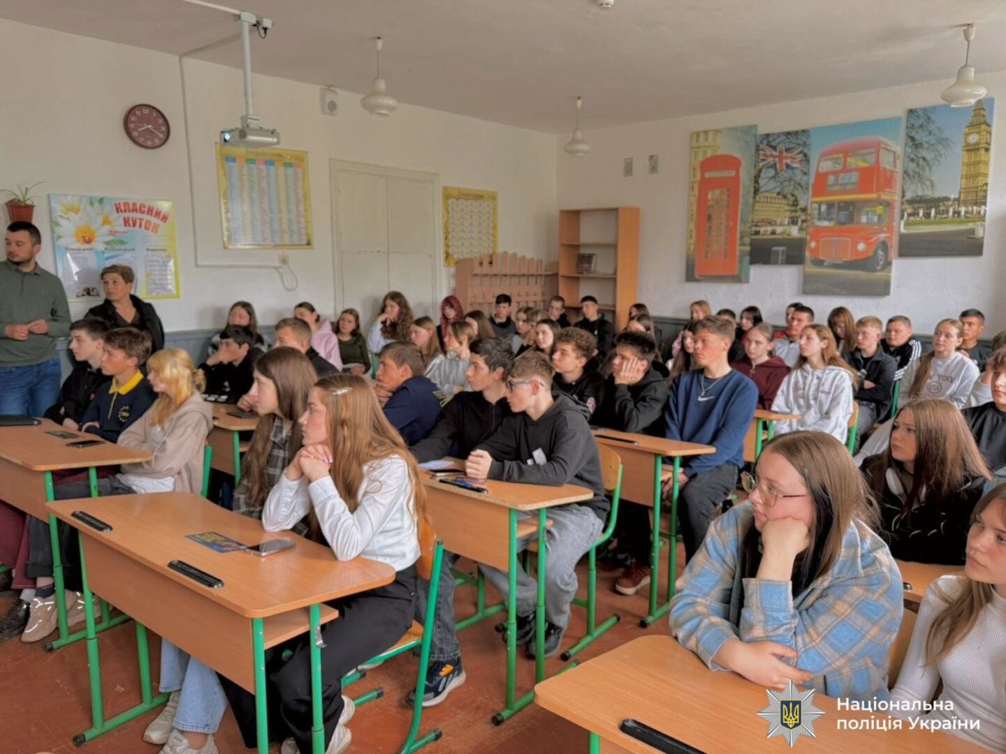 oshchzhozh - Як не стати жертвою вербування: поліцейські навчають ліцеїстів правил безпеки - rai.ua