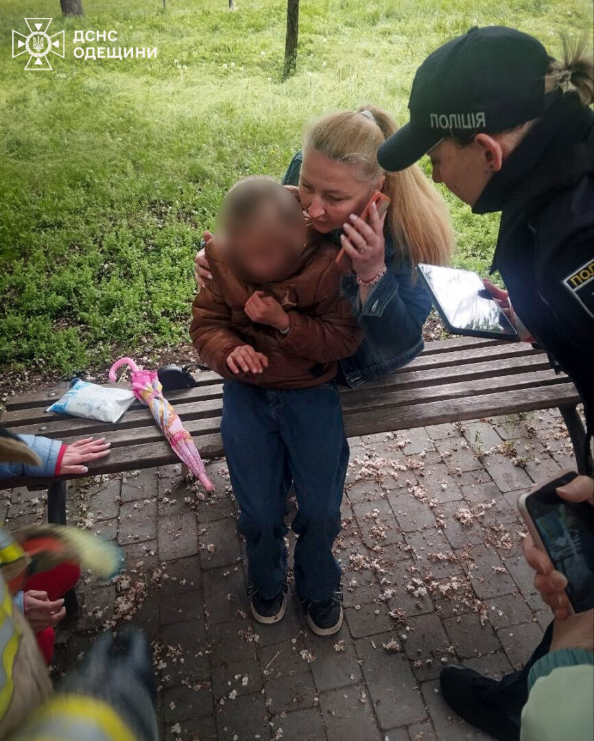 pgdpyvs 1 - В Одесі 10-річна дівчинка під час прогулянки провалилася під тротуарну плитку - rai.ua