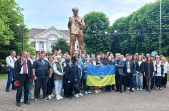 Для 18 рідних захисників із Лисецької громади провели тур Прикарпаттям