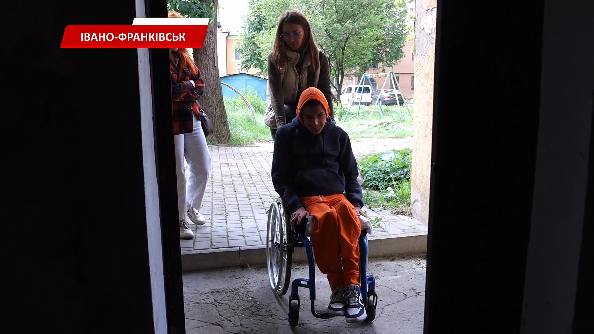 rshpyzh - Родина юного Дмитра Казанцева щодня змушена долати десятки бар'єрів. Відео - rai.ua