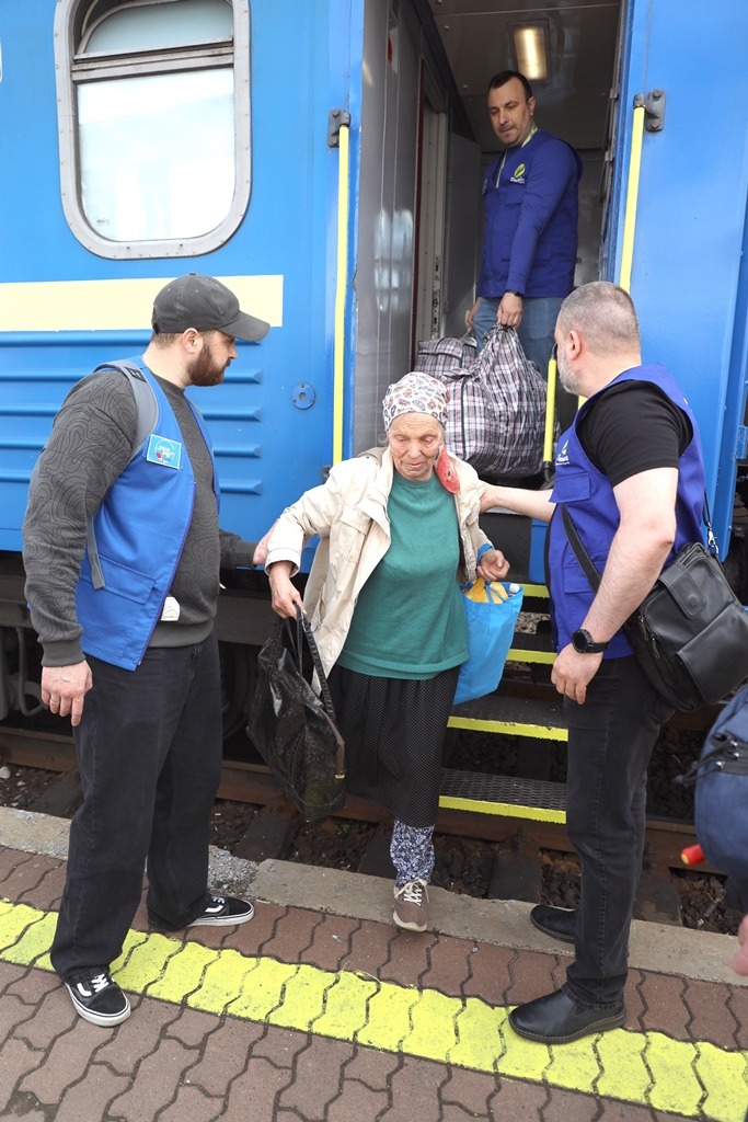 rtshzhiupyapm - На Прикарпаття прибув черговий евакуаційний потяг - rai.ua