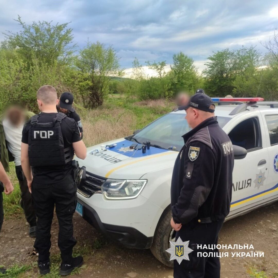 yodmg - Небезпека у кишені: коломийські поліцейські у двох чоловіків вилучили бойові гранати - rai.ua