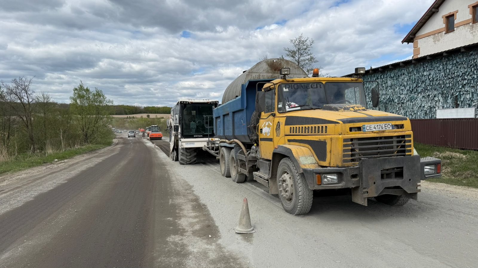 yrodmyzh - На Прикарпатті оновлено 180 тис. м² дорожнього покриття - rai.ua