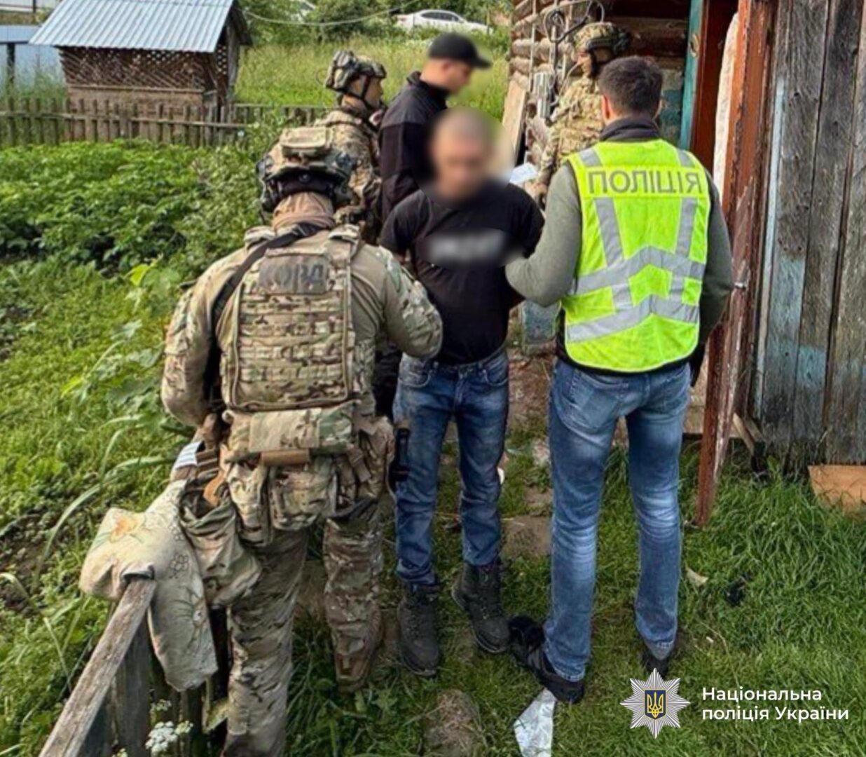 amdnrd - Автомати, гвинтівки та сотні набоїв: на Прикарпатті викрито канал збуту зброї - rai.ua