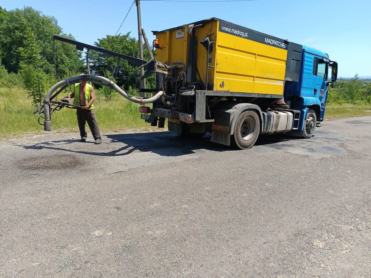 chng - На дорогах Прикарпаття тривають роботи з відновлення - rai.ua