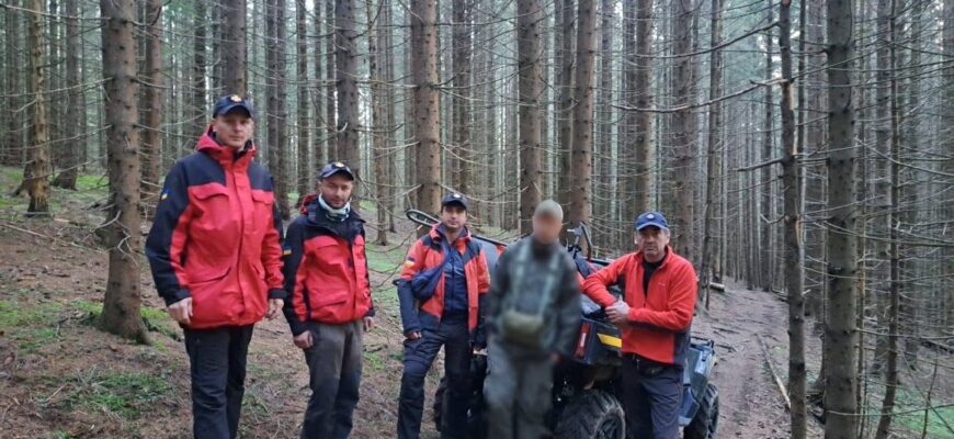 На Прикарпатті рятувальники надали допомогу туристу в горах
