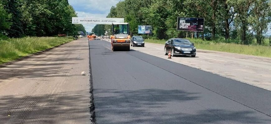 Продовжується асфальтування Тисменицької траси