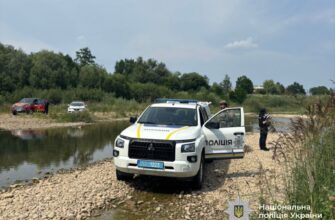 На березі ріки виявили предмет, схожий на гранату: поліція працює на місці